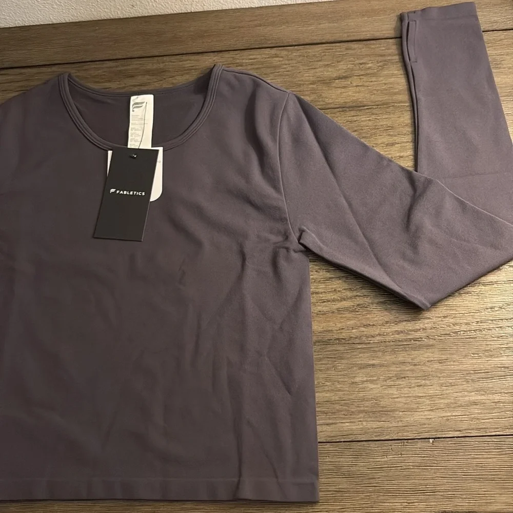 NWT [Fabletics] Long Sleeve Fitted Stretch Cropped Athletic Top Women’s Sz Small - Picture 3 of 9